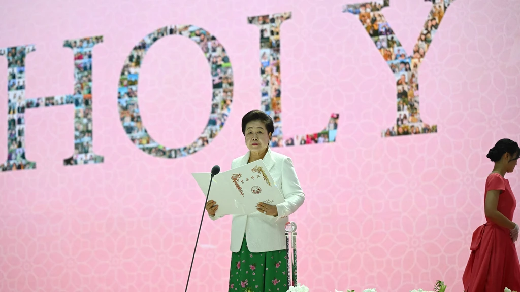 Zuid-Korea veroordeelt leider controversiële Moonsekte tot twee jaar cel