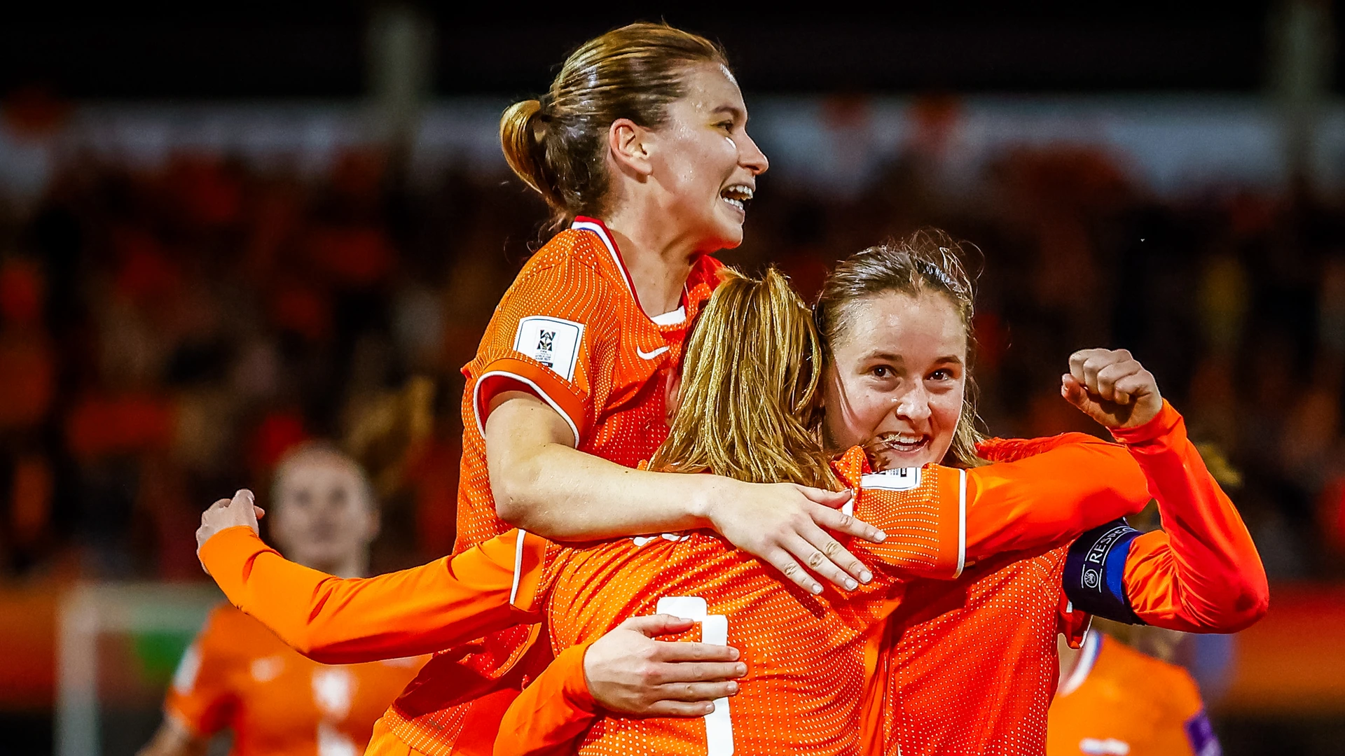 Oranjevrouwen ondanks zege op Polen veroordeeld tot play-offs om WK-kwalificatie