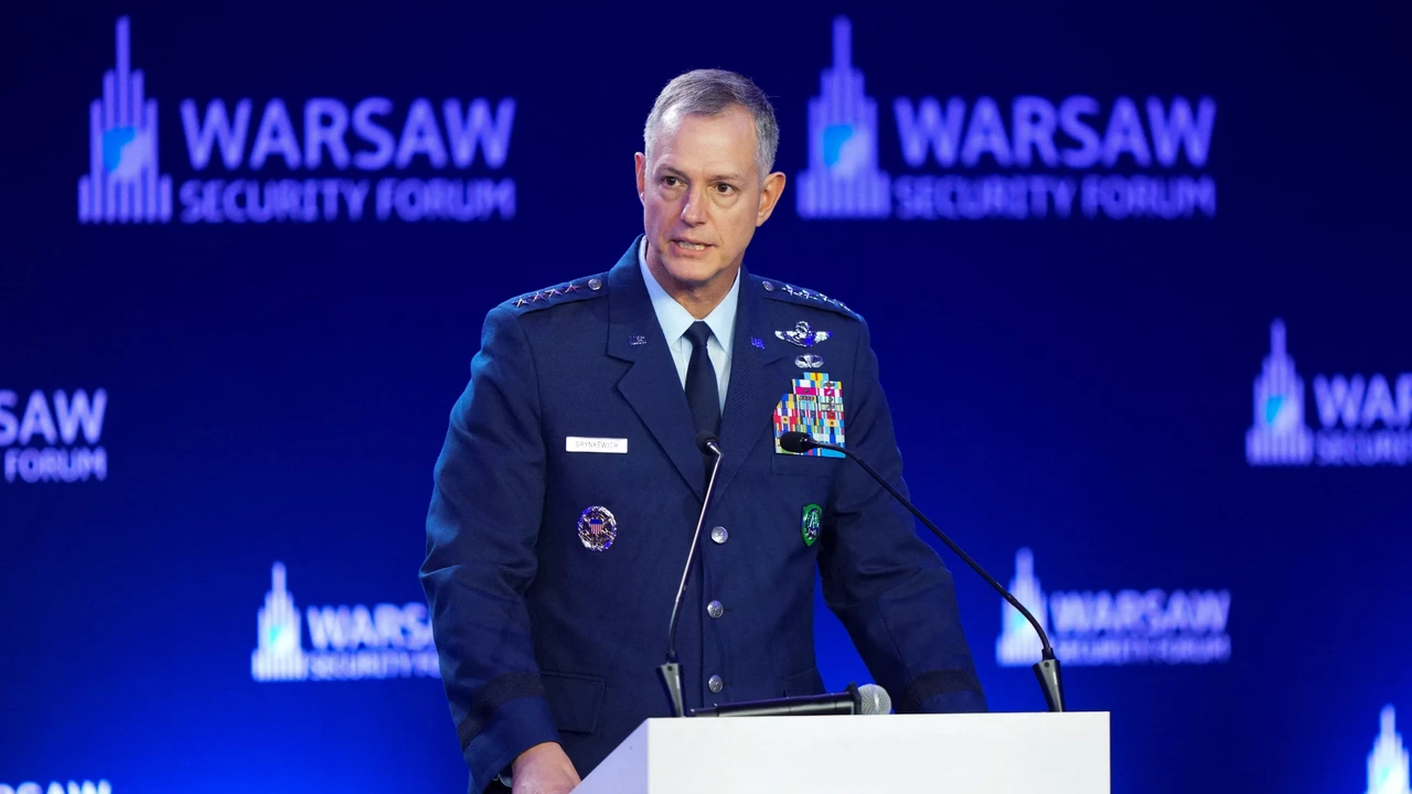 Hoogste NAVO-militair: ‘Bij aanval vijand tegenhouden, afzwakken en breken’ Hoogste NAVO-militair: ‘Bij aanval vijand tegenhouden, afzwakken en breken’
