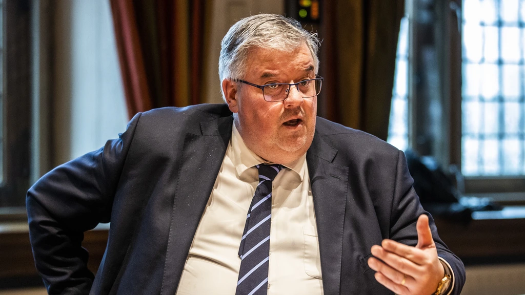 Hoe was de corona-aanpak georganiseerd? • Tweede week verhoren van start