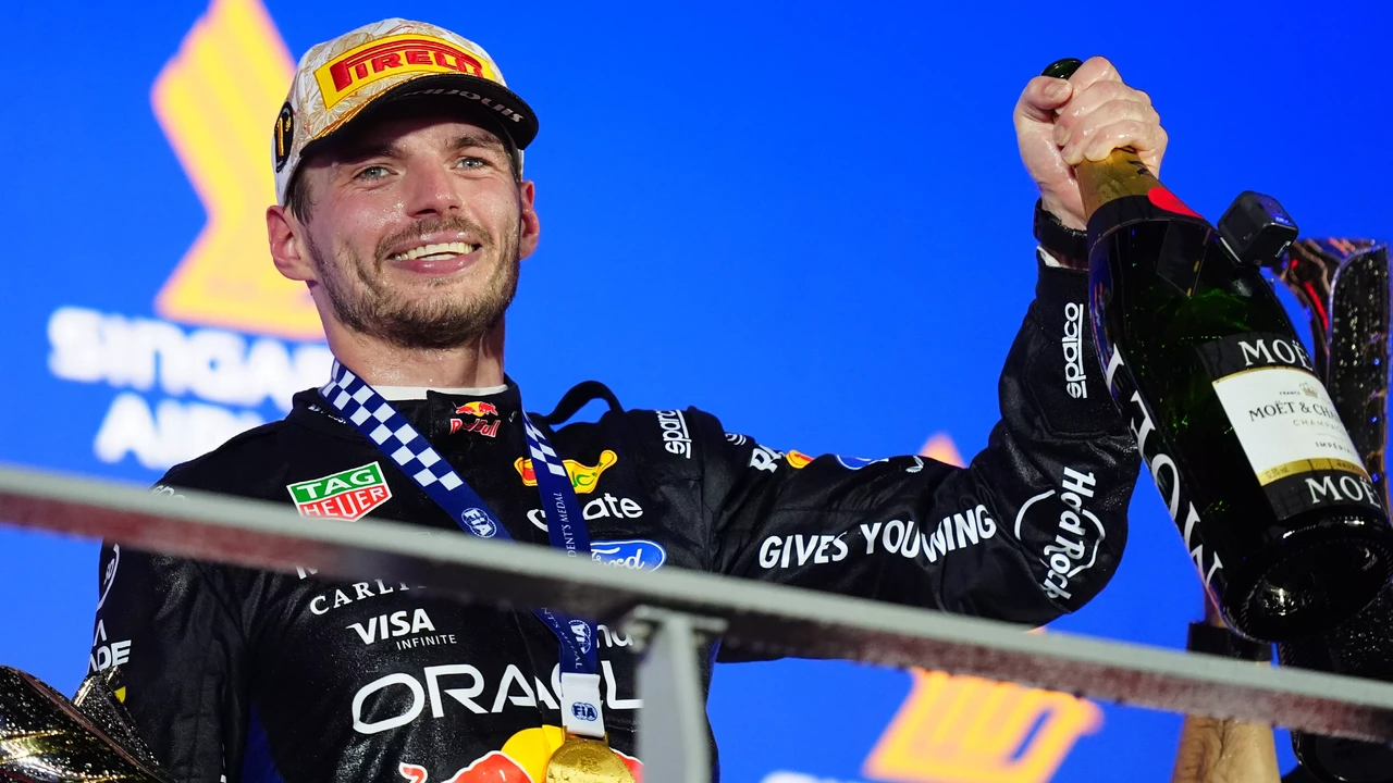 Verstappen doorbreekt zegeloze reeks in Singapore: 'Heeft even geduurd'