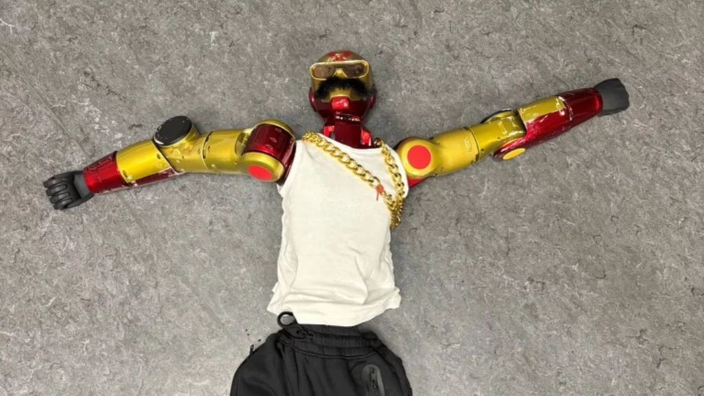 Foto: Op afstand bestuurbare robot randt 16-jarig meisje aan in Keulen