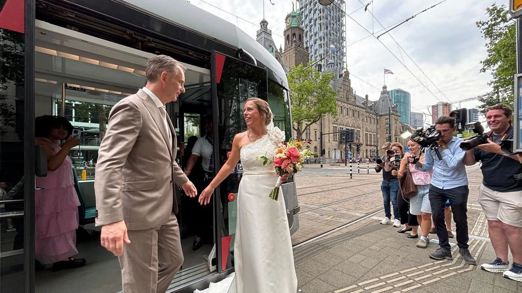 Stralende burgemeester Schouten geeft ja-woord in Rotterdam