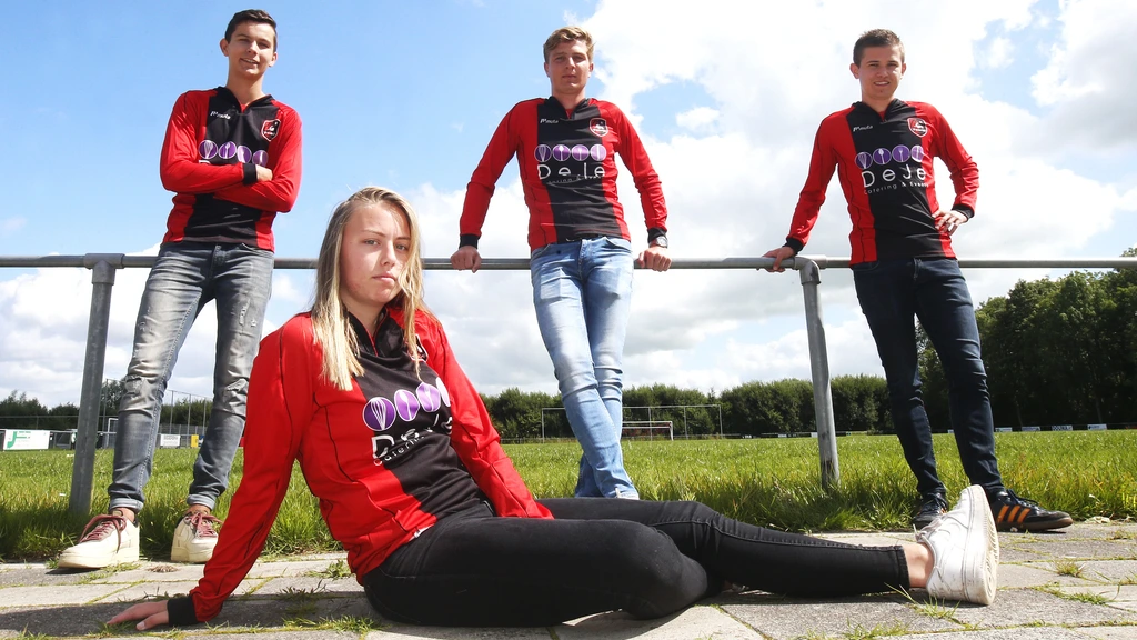 Ppswe Primeur in amateurvoetbal: voor het eerst speelt een vrouw mee in ...
