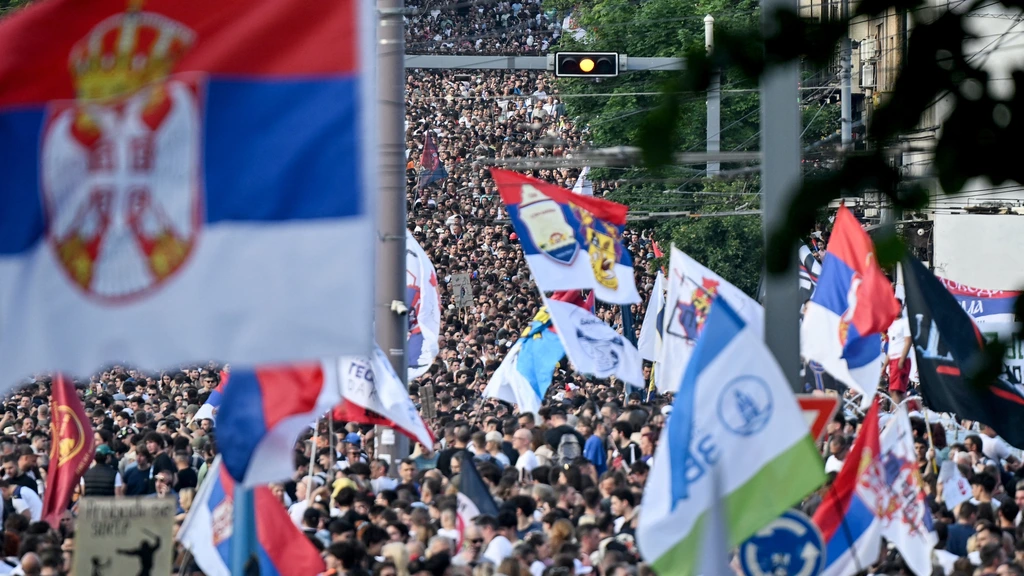 Foto: Weer massaprotest in Servië tegen president Vucic