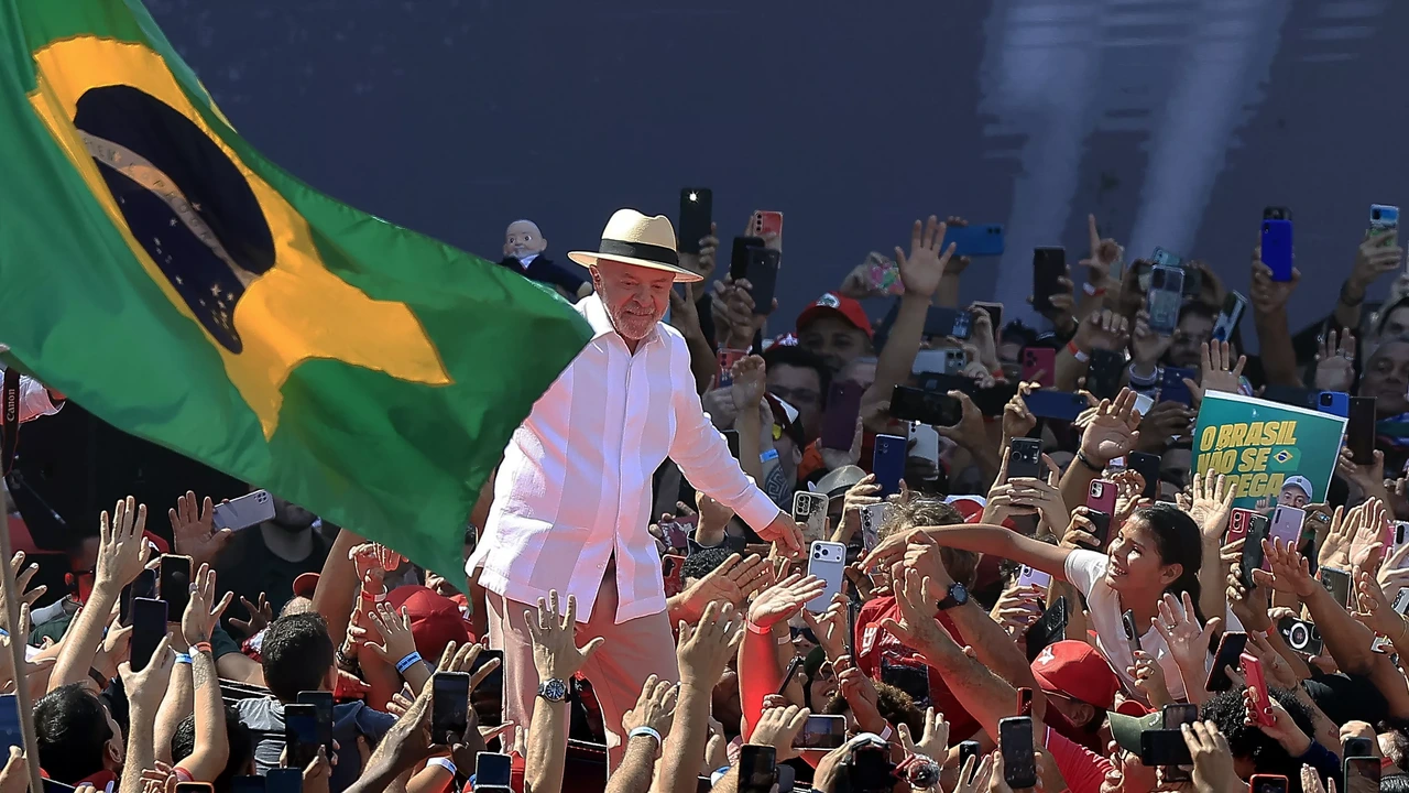 President Brazilië opent met tv-spotje aanval op Trump: ‘Hij wil ons koloniseren’ President Brazilië opent met tv-spotje aanval op Trump: ‘Hij wil ons koloniseren’