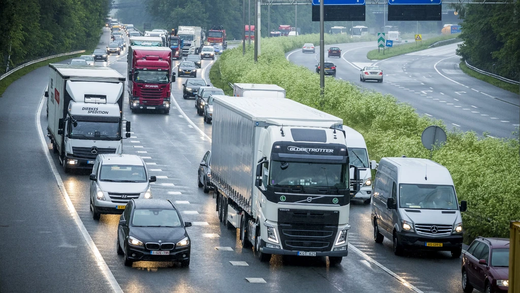 Foto: CO2-uitstoot van Nederlands wegverkeer voor het eerst sinds coronacrisis gedaald