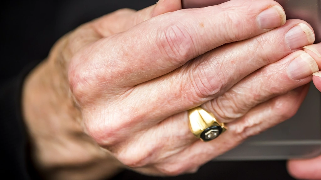 Foto: Zorgmedewerkster verdacht van stelen en doorverkopen sieraden van patiënten