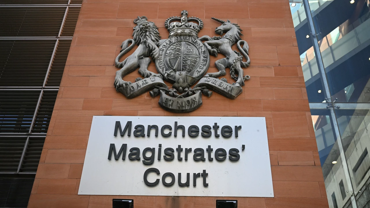 Britse OM klaagt Iraniërs aan voor voorbereiden aanslag op synagoge in Manchester Britse OM klaagt Iraniërs aan voor voorbereiden aanslag op synagoge in Manchester