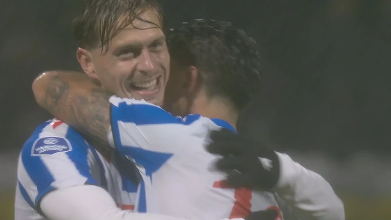 Meerveld schiet hoog en hard binnen, Heerenveen op rozen