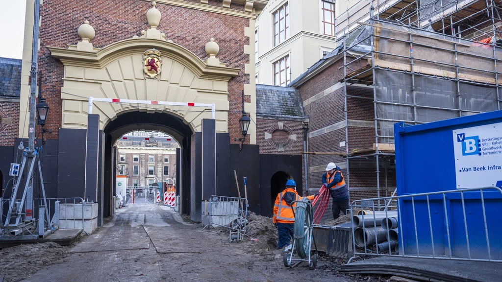 Foto: Kamer wil renovatie Binnenhof beter in hand houden, minister wil 'uiterste best' doen