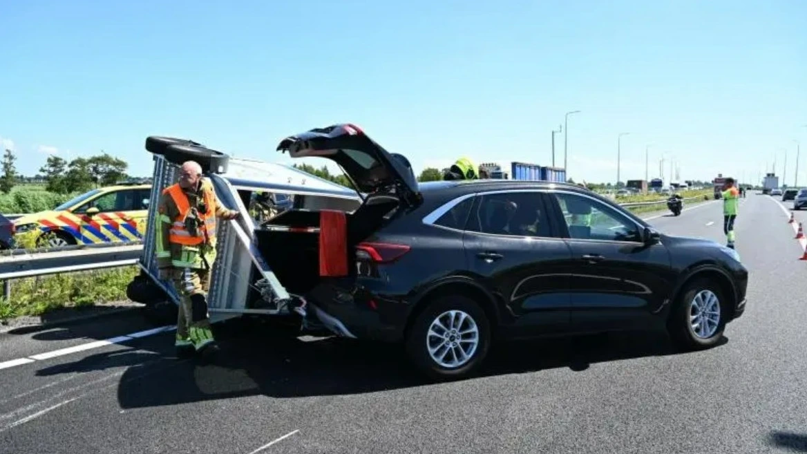 Ongeluk met paardentrailer op A9, weg weer vrijgegeven
