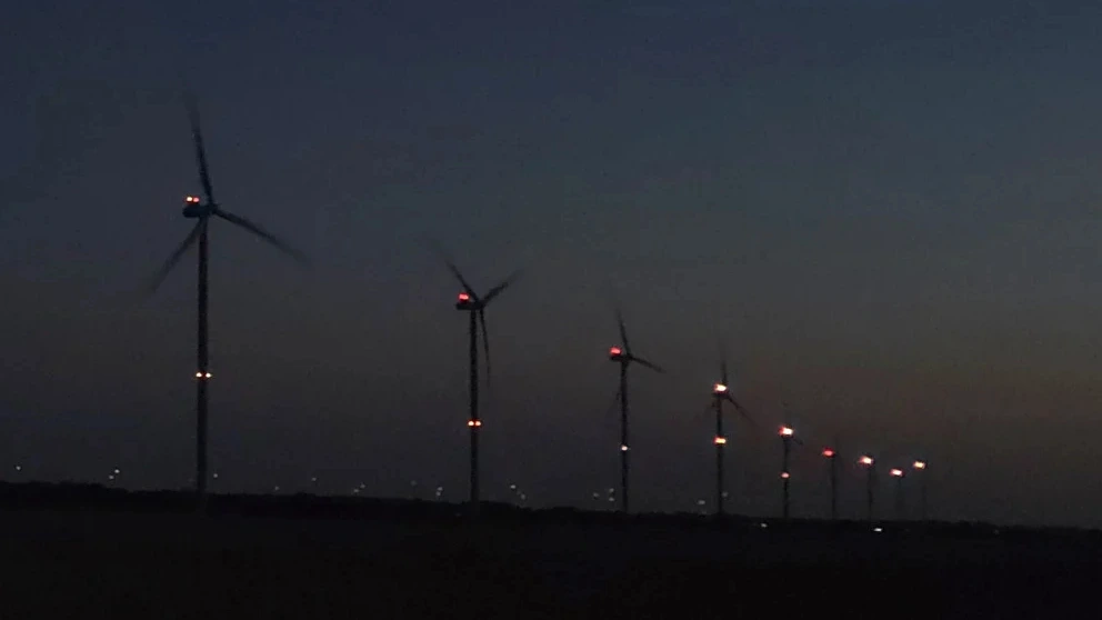 Foto: Wieringermeerders zijn klaar met rode lichten in windmolens, maar oplossing blijft nog uit