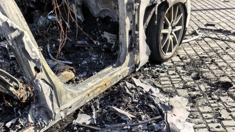 Foto: Russische droneproducent zwaargewond door explosie auto bij Jekaterinenburg
