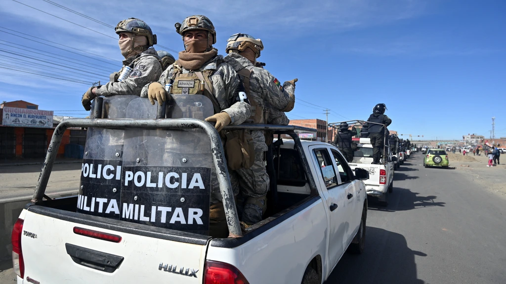 Foto: Militair vliegtuig neergestort in Bolivia, zes doden