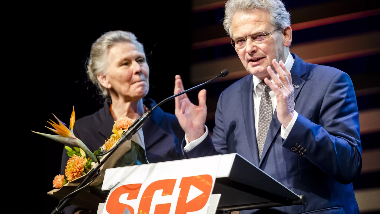 Aangifte tegen SGP’er om Israëlische wijn uit illegale nederzettingen Aangifte tegen SGP’er om Israëlische wijn uit illegale nederzettingen