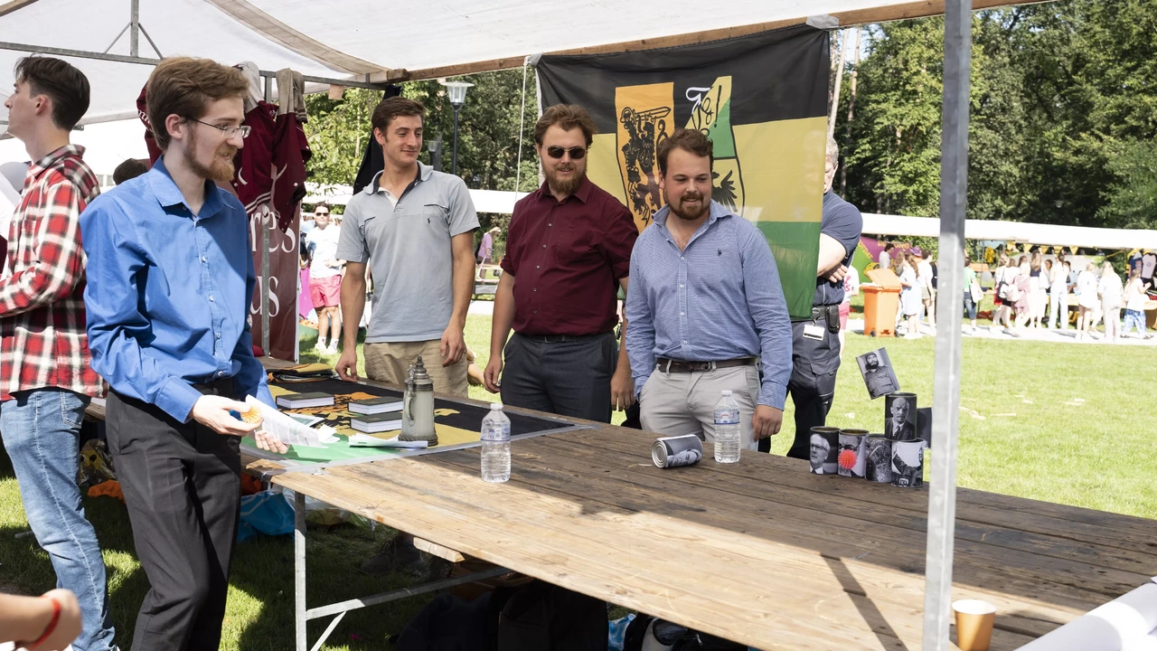 Radboud Universiteit weert extreemrechtse studentenvereniging na rapport NCTV en AIVD Radboud Universiteit weert extreemrechtse studentenvereniging na rapport NCTV en AIVD