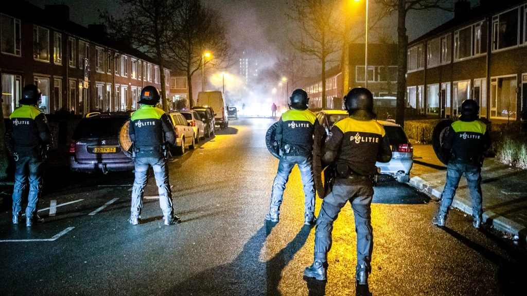 Foto: Meer en ernstiger geweld tegen politieagenten