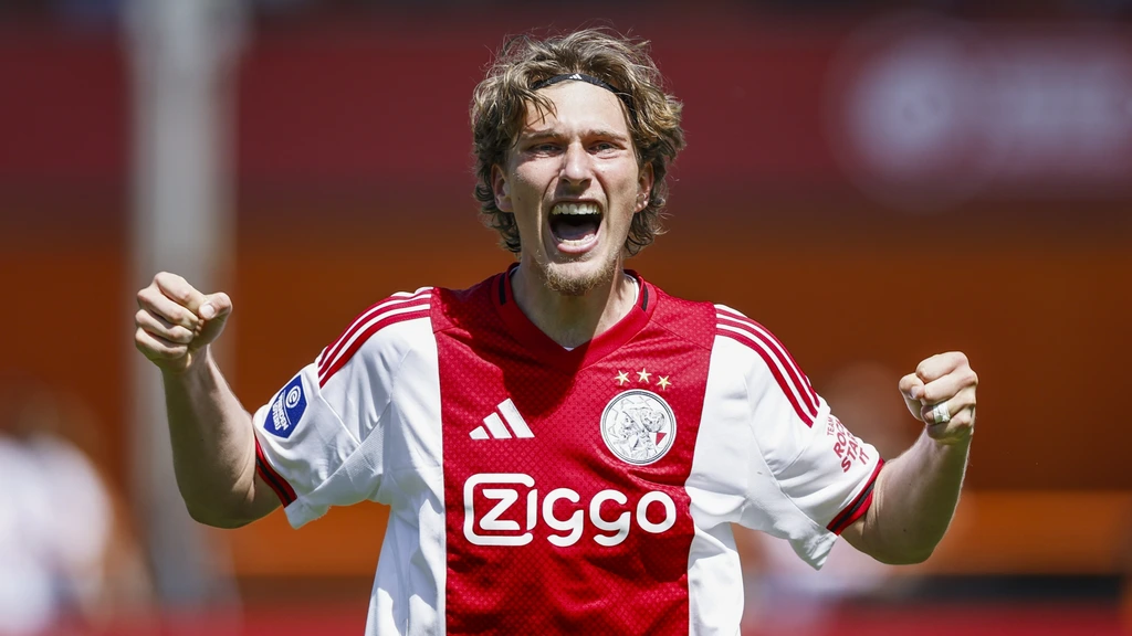 Ajax mag na treurig seizoen toch Europa in dankzij penaltyzege op Utrecht in play-offs