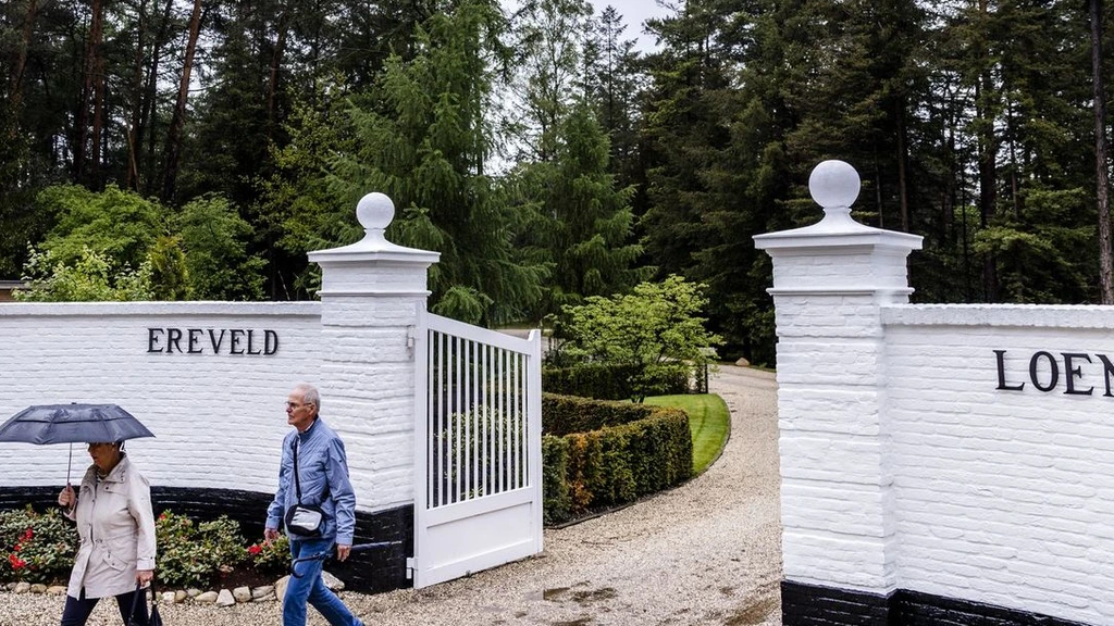 Foto: Meer dan helft van onbekende graven in Loenen heeft nu een naam: 'Nooit verwacht'