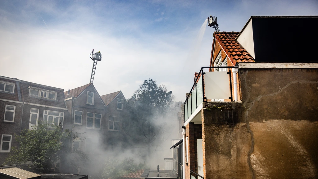 Foto: Dode bij brand in Rotterdamse woonwijk