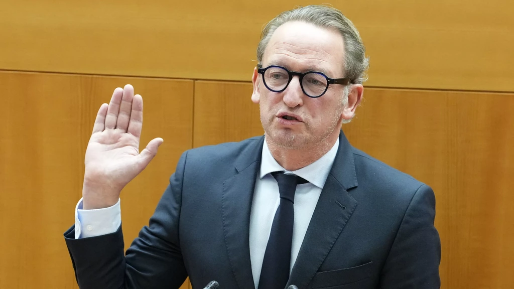 Premier van Brussel doet taalcursus na kritiek op matig Nederlands