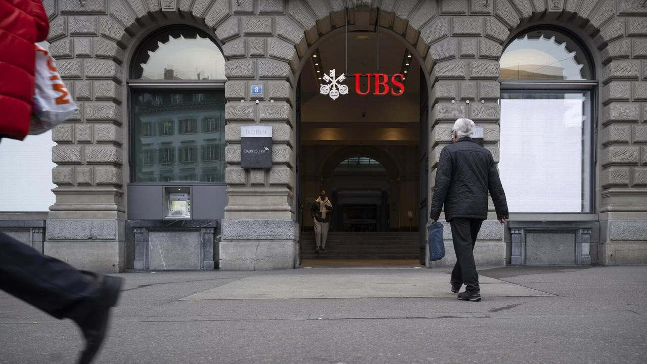 Miljoenenboete voor Zwitserse bank voor het helpen van Nederlandse ‘zwartspaarders’ Miljoenenboete voor Zwitserse bank voor het helpen van Nederlandse ‘zwartspaarders’