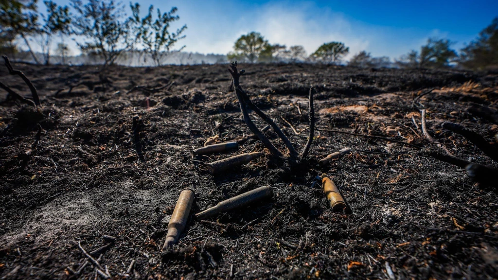 Foto: Niet de eerste brand bij militaire oefeningen, defensie overweegt aanpassingen