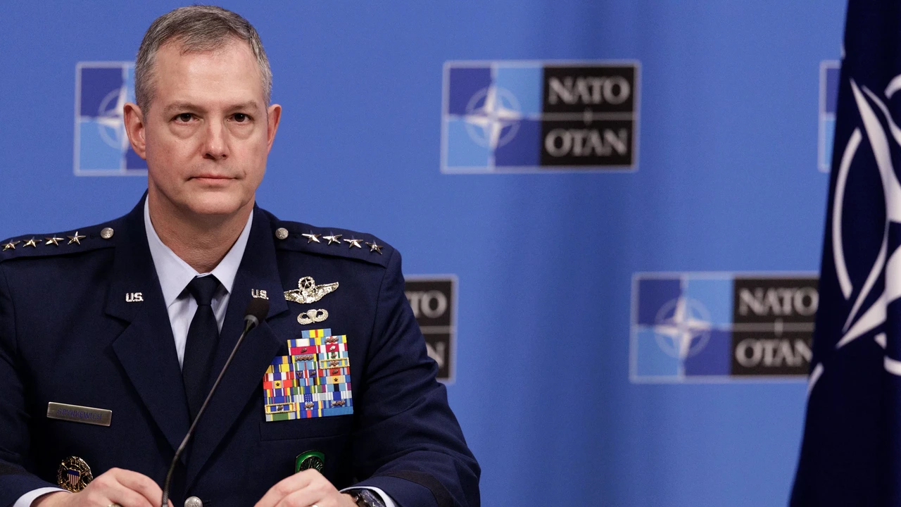 Hoe Rusland te verslaan? Topmilitair NAVO geeft antwoord in zeldzame toespraak Hoe Rusland te verslaan? Topmilitair NAVO geeft antwoord in zeldzame toespraak