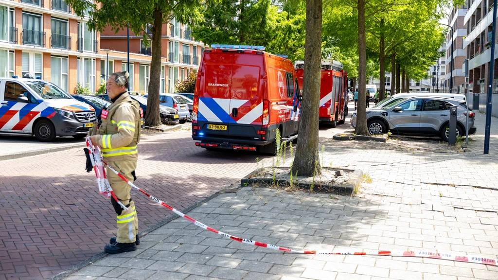 Auto met explosief materiaal in Amsterdam weg, inzittenden voortvluchtig