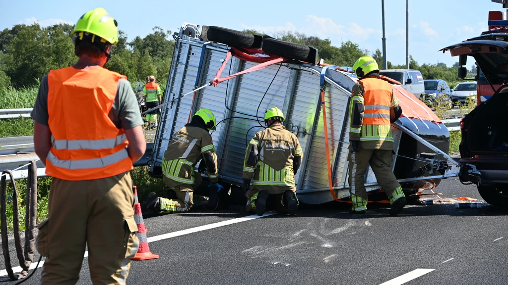 Ongeluk met paardentrailer op A9, weg weer vrijgegeven