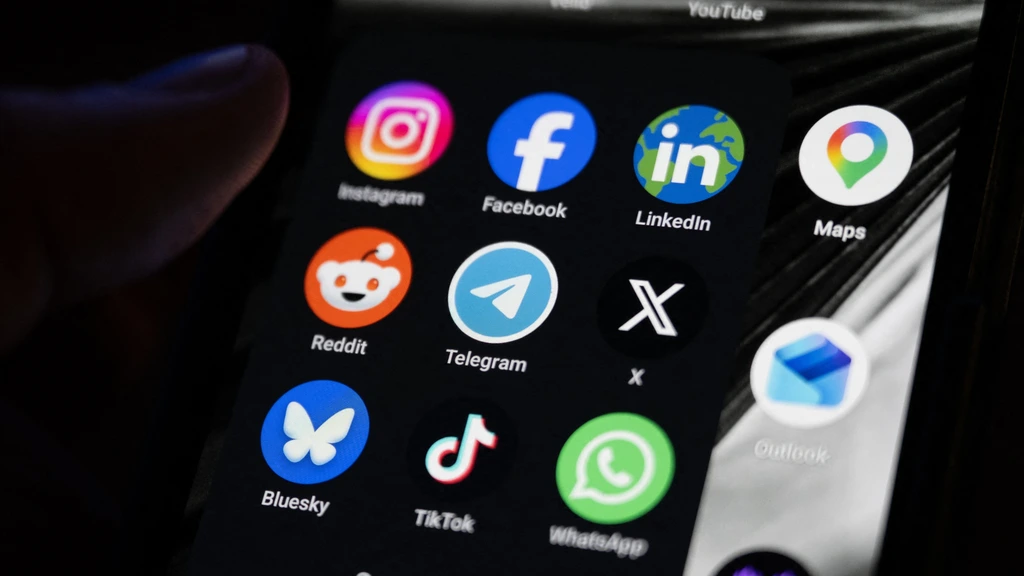 Foto: Vier vragen over rapport gevaren sociale media: 'We staan op een keerpunt'