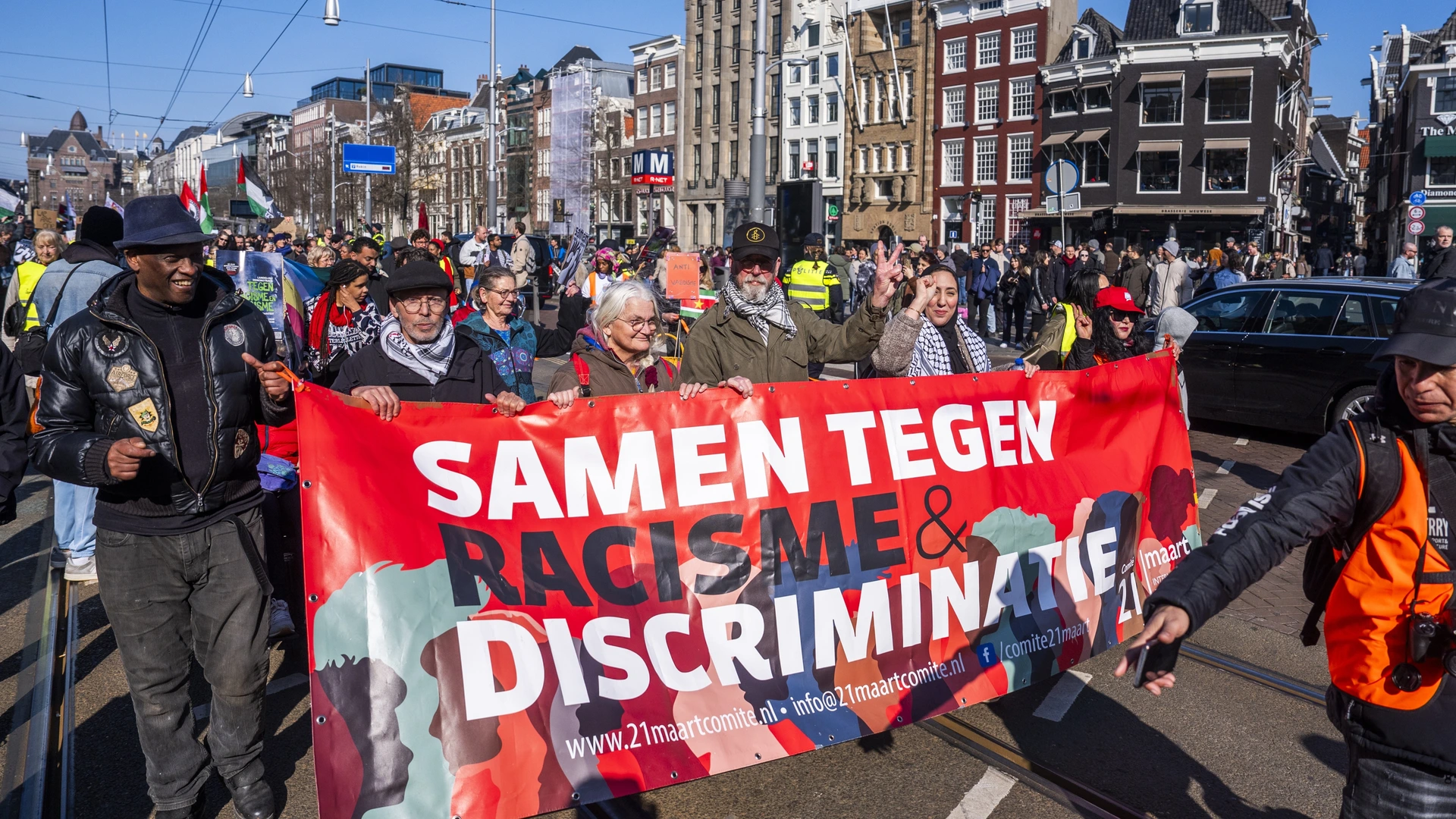 Staatscommissie: overheid moet discriminatie actief aanpakken