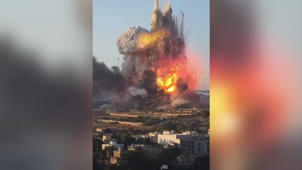 Enorme explosie in vuurwerkfabriek op Malta, twee gewonden Enorme explosie in vuurwerkfabriek op Malta, twee gewonden
