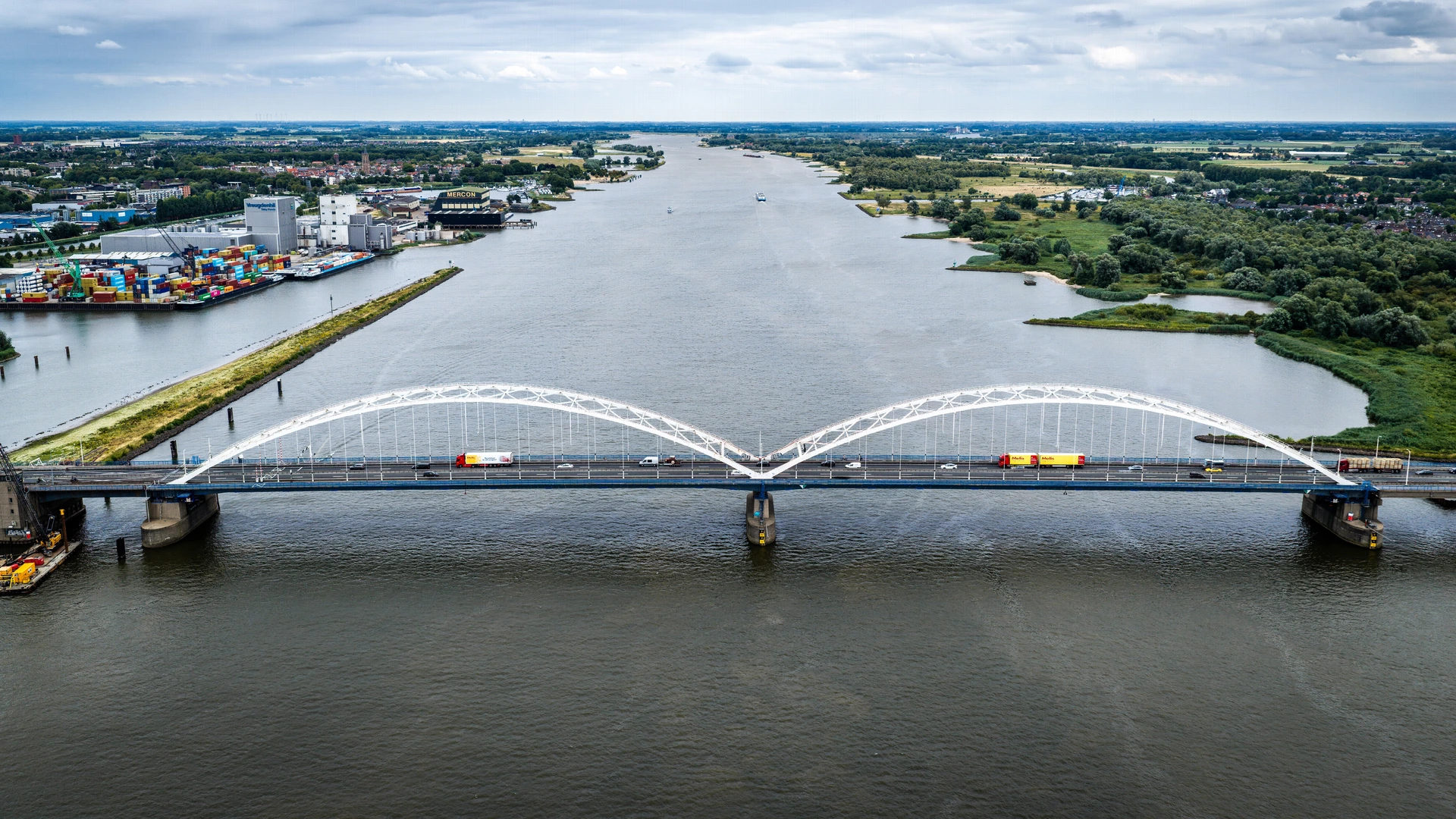 Transportsector onderzoekt juridische stappen rond Merwedebrug 
