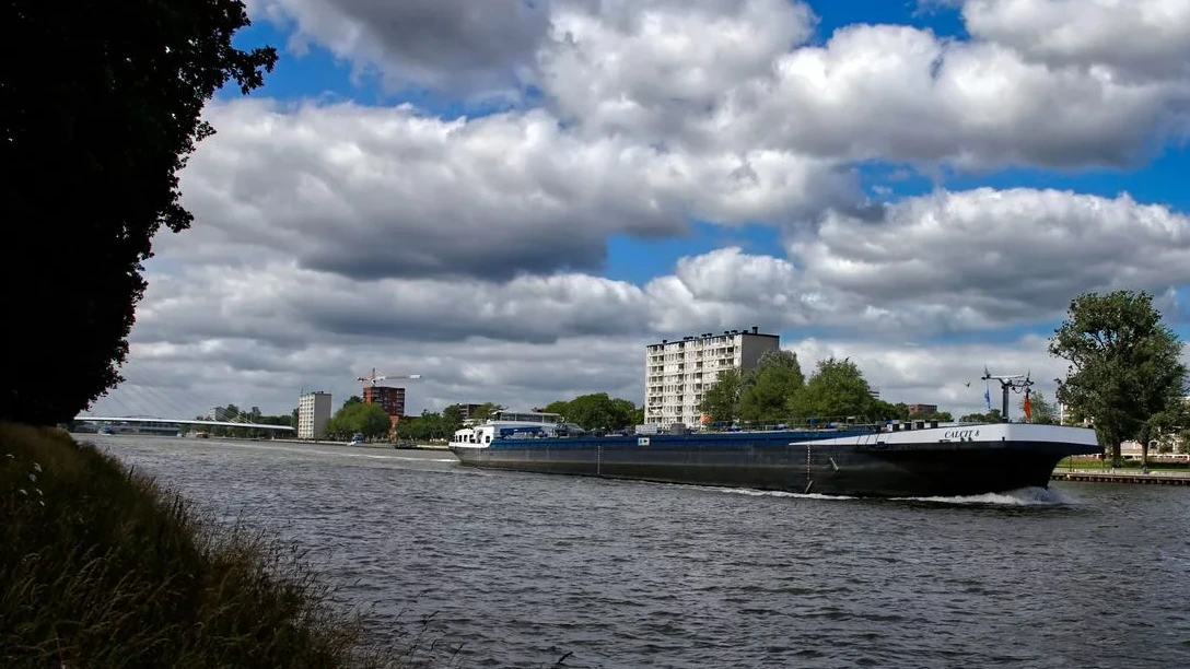 Binnenvaart bezorgd over nachtelijke sluiting Amsterdam-Rijnkanaal Binnenvaart bezorgd over nachtelijke sluiting Amsterdam-Rijnkanaal