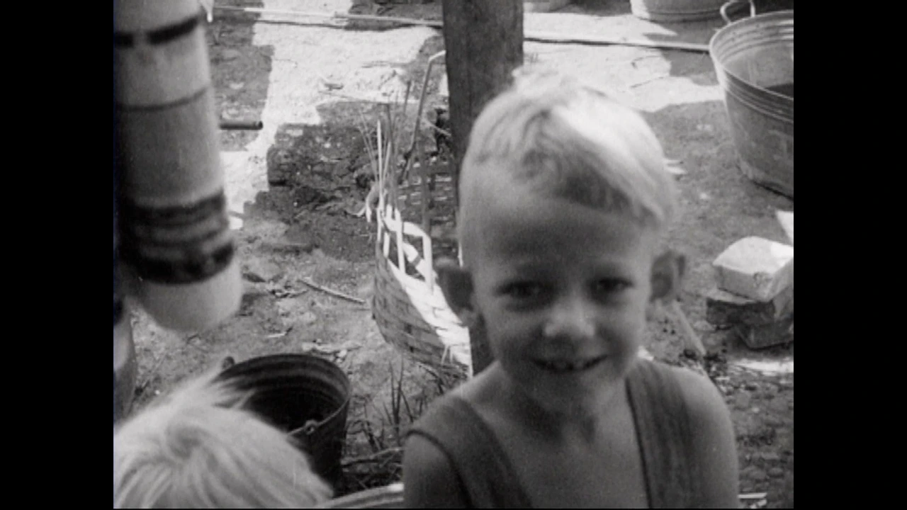Oud-kampgevangenen Nederlands-Indië herkennen zichzelf na 80 jaar op filmbeelden