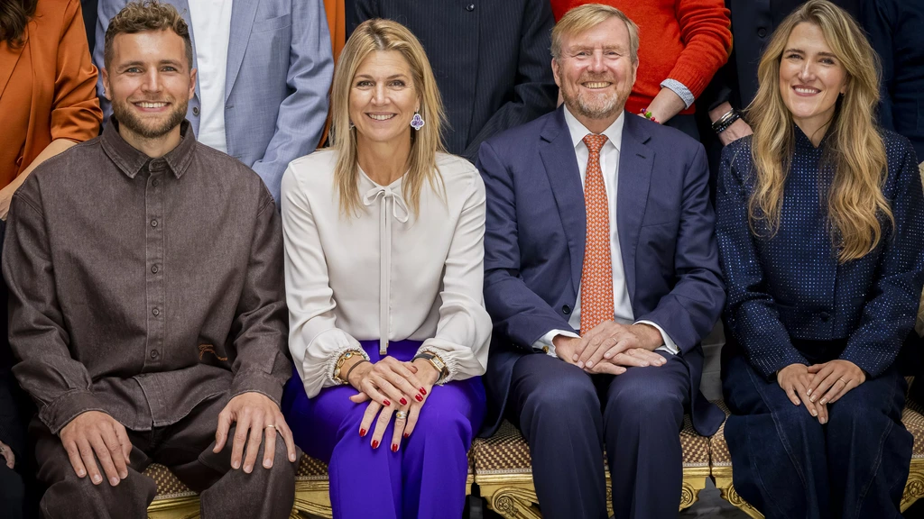 Koning en koningin lunchen met 'uitblinkers' als Suzan & Freek en Connie Palmen