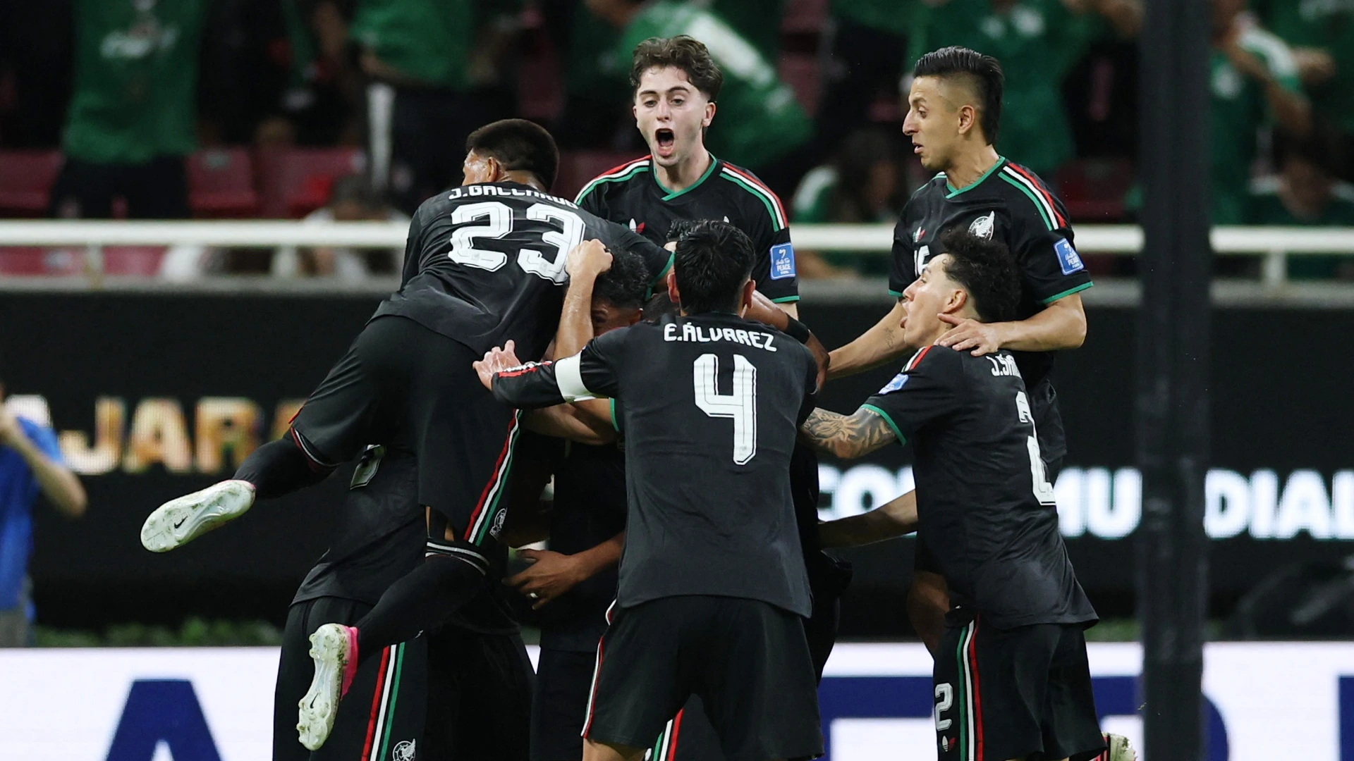 Mexico naar knock-outfase na zege op Zuid-Korea • Fotografen niet meer in zicht bondscoach