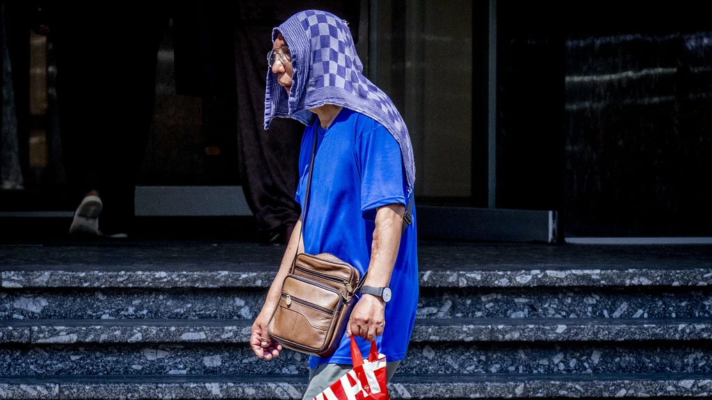 Zeker 900 mensen meer dan normaal overleden tijdens hittegolf met code rood Zeker 900 mensen meer dan normaal overleden tijdens hittegolf met code rood