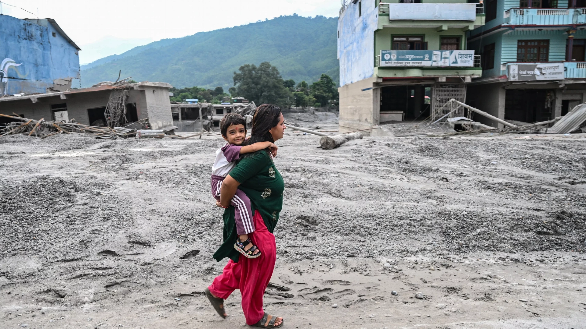 Veel hulp nodig in Nepal en Tibet, maar alles zit tegen
