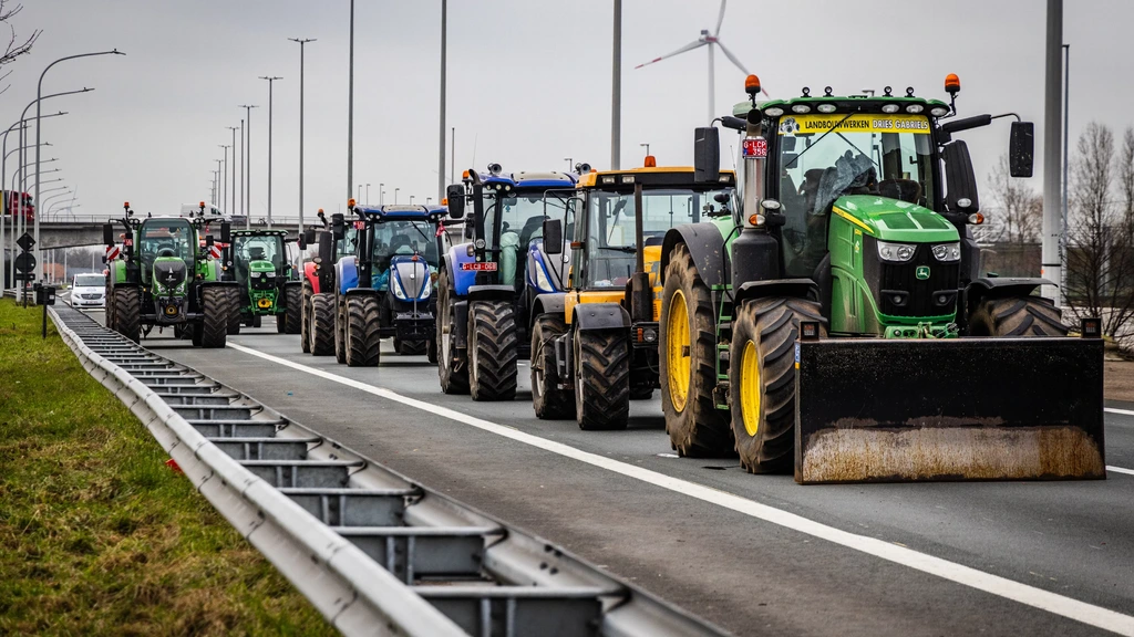 Boeren: trekkers op snelweg soms juist veiligste optie