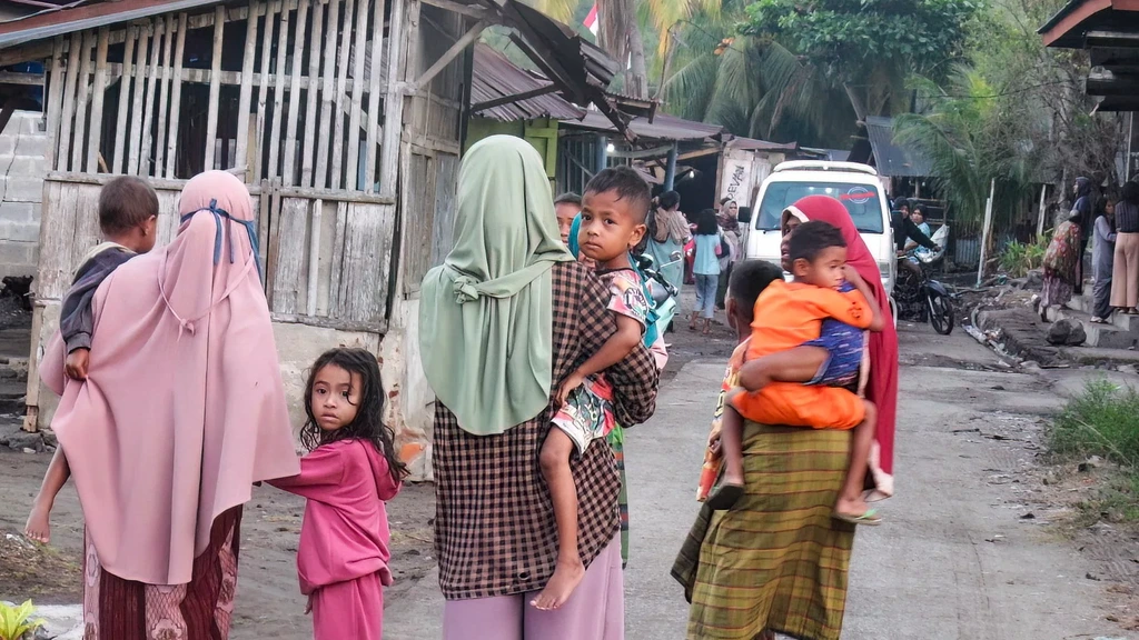 Foto: Twee doden na aardbeving met kracht van 7,7 voor kust van Indonesië