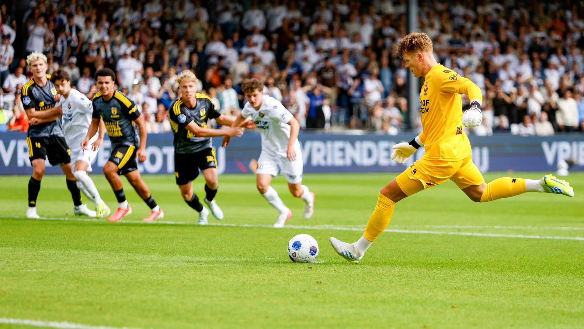 Twee goals van keeper Koeman bezorgen Telstar een punt tegen Cambuur