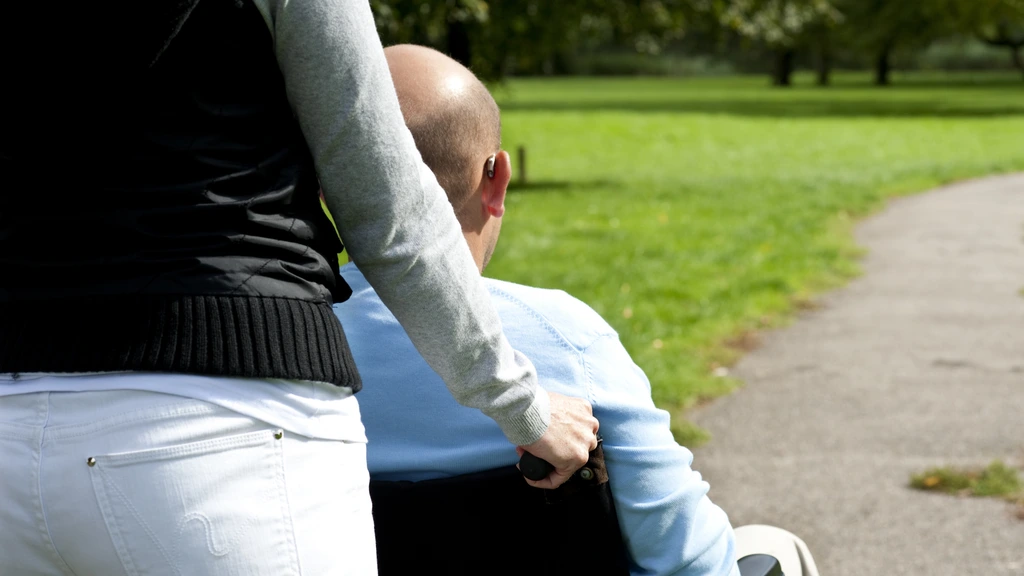 Steeds meer mantelzorgers: vooral vrouwen, maar aantal mannen groeit Steeds meer mantelzorgers: vooral vrouwen, maar aantal mannen groeit