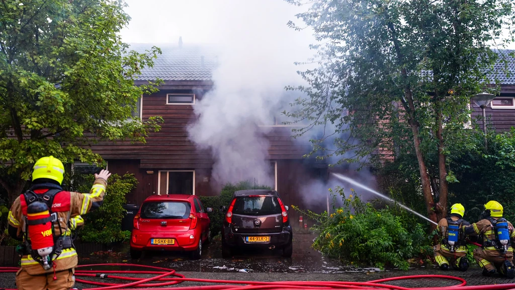 Foto: Man (78) komt om bij woningbrand in Zwaag