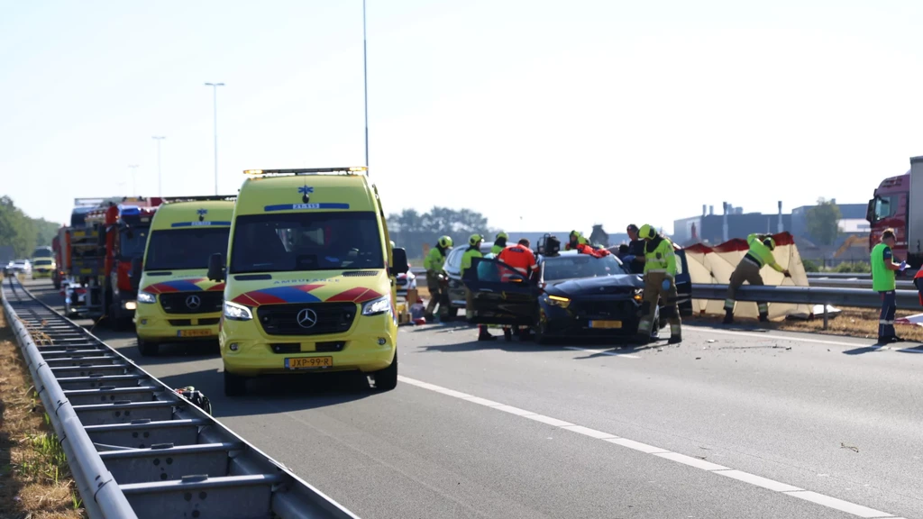Twee doden en meerdere gewonden na ongeval op A59 bij Heesch