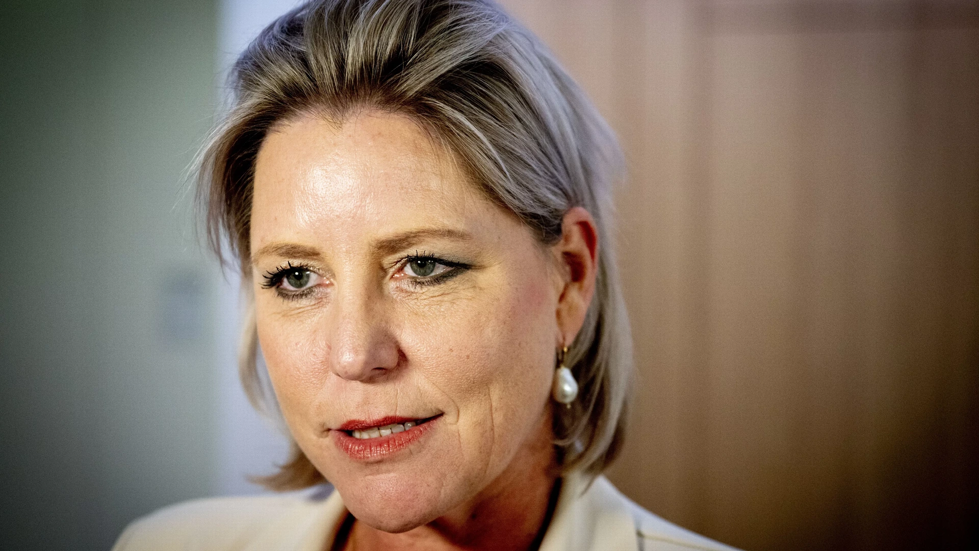 Minister Letschert maakt haast met besluit over Ongehoord Nederland, einde omroep nabij 