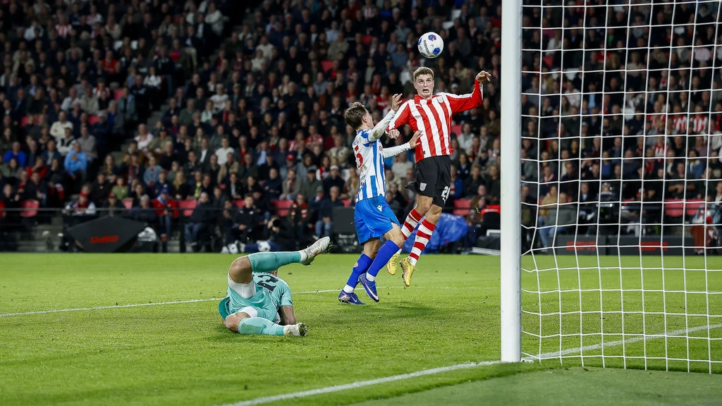 Til kopt PSV op voorsprong tegen Heerenveen