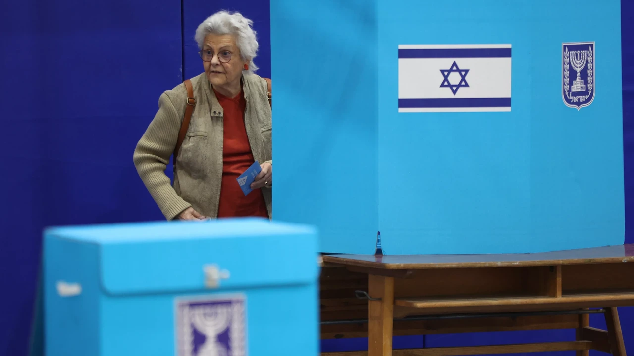 Stembureaus Israël geopend: aanslagen 7 oktober en hervormingen belangrijke thema’s Stembureaus Israël geopend: aanslagen 7 oktober en hervormingen belangrijke thema’s